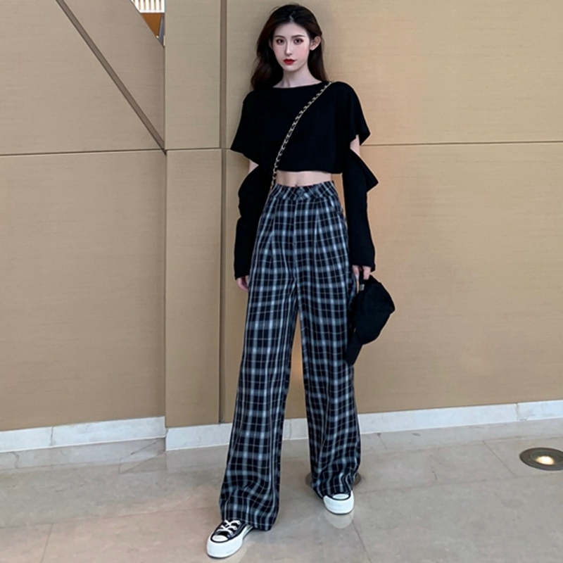 Scheming short navel top