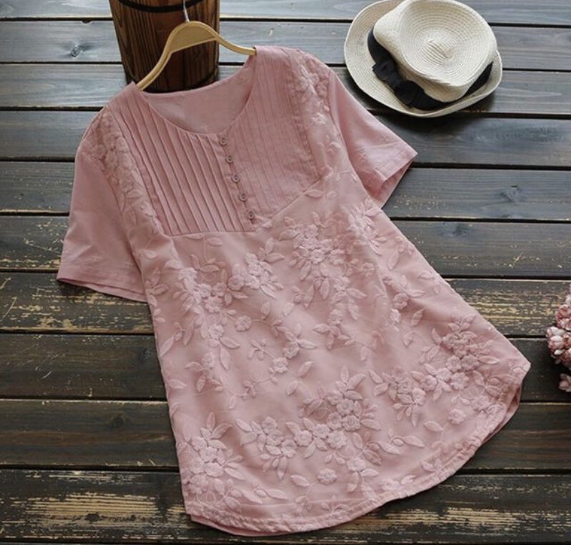 Short sleeve t-shirt with lace stitching