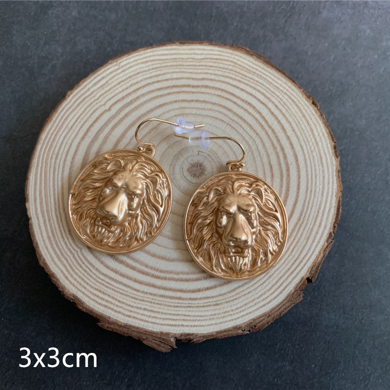 Vintage baroque metal earrings