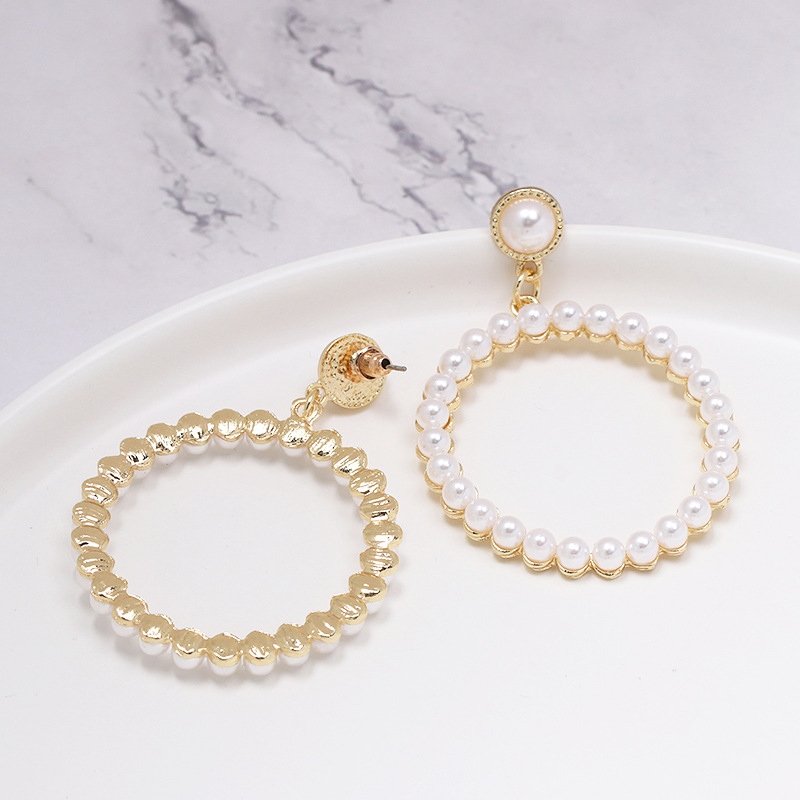 Highlight pearl earrings