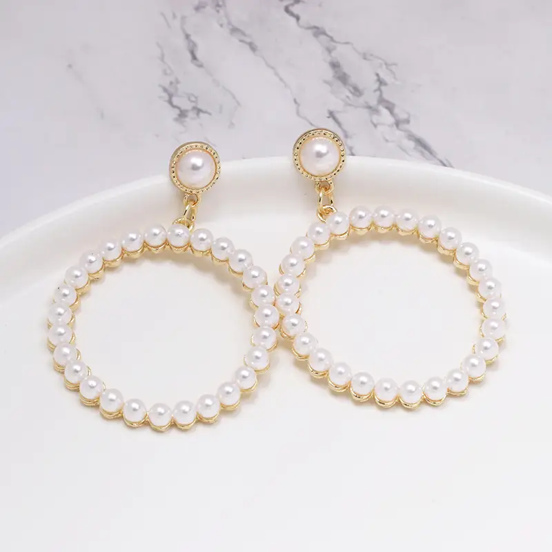 Highlight pearl earrings