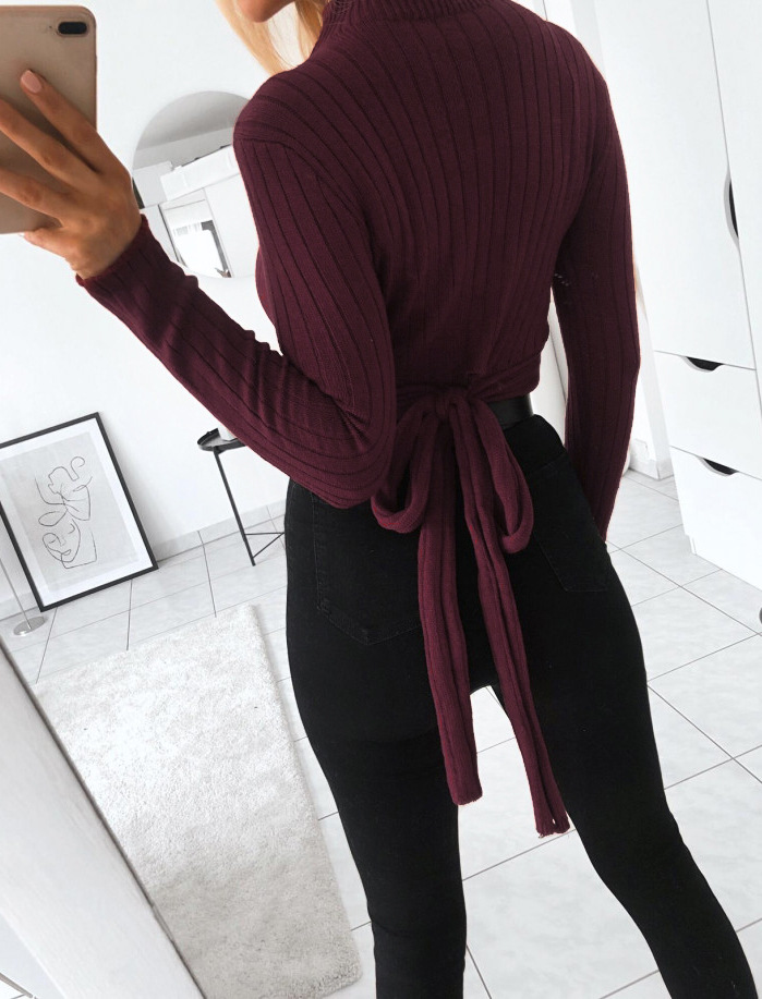 High-necked slim-fit knotted top