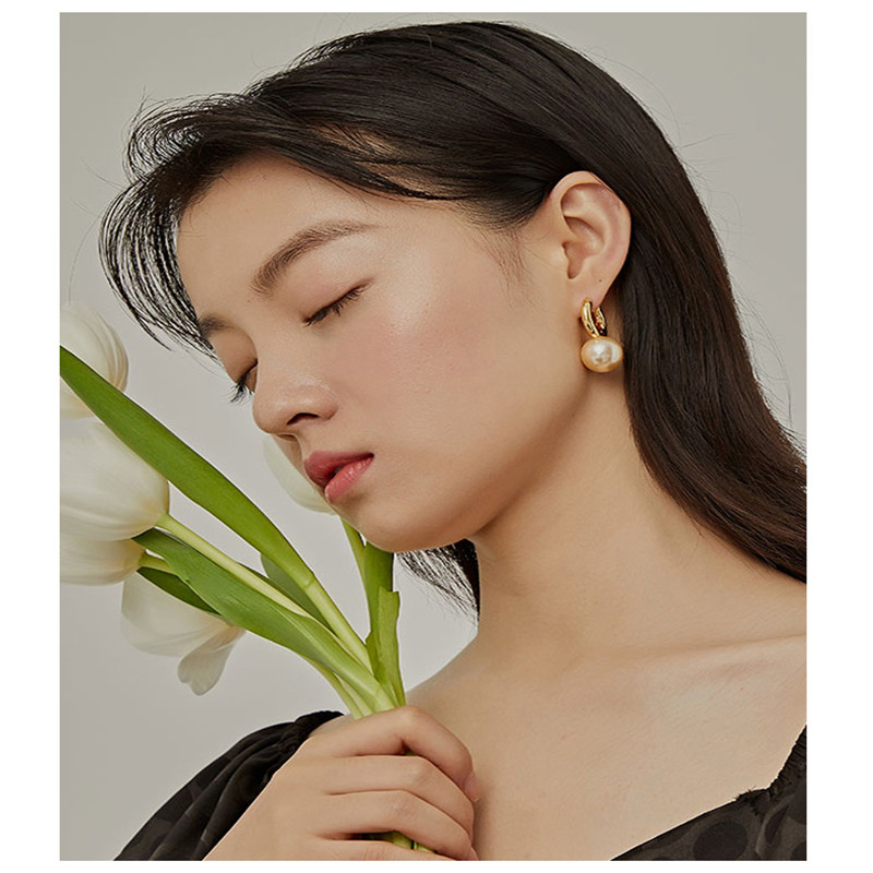 Simple fashion pearl ear stud earrings