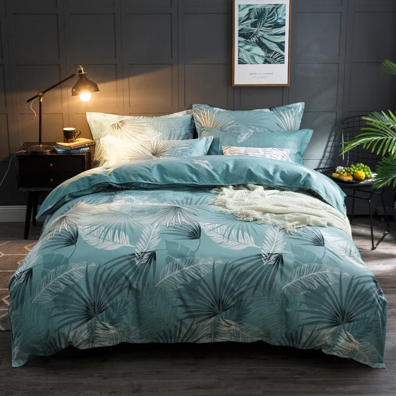Four piece set on cotton bed - Leaf