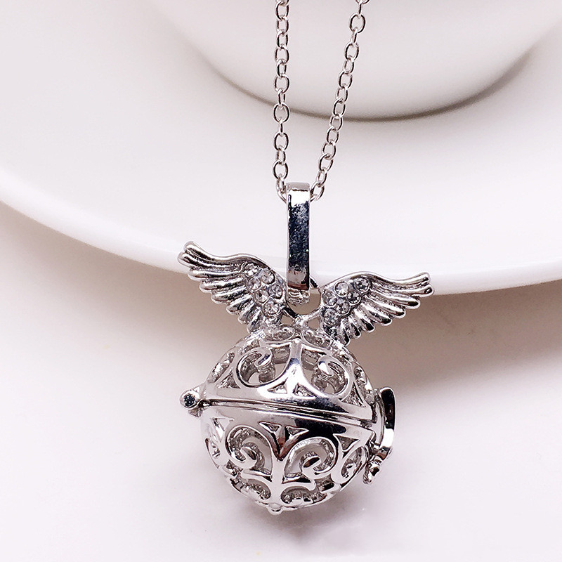 Openwork aromatherapy pendant with diamond wings