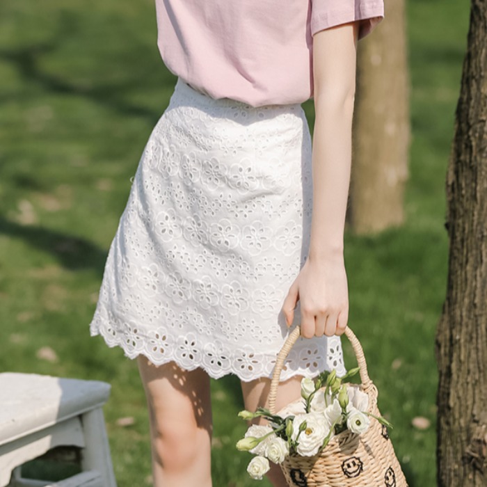 Lace sweetheart white skirt