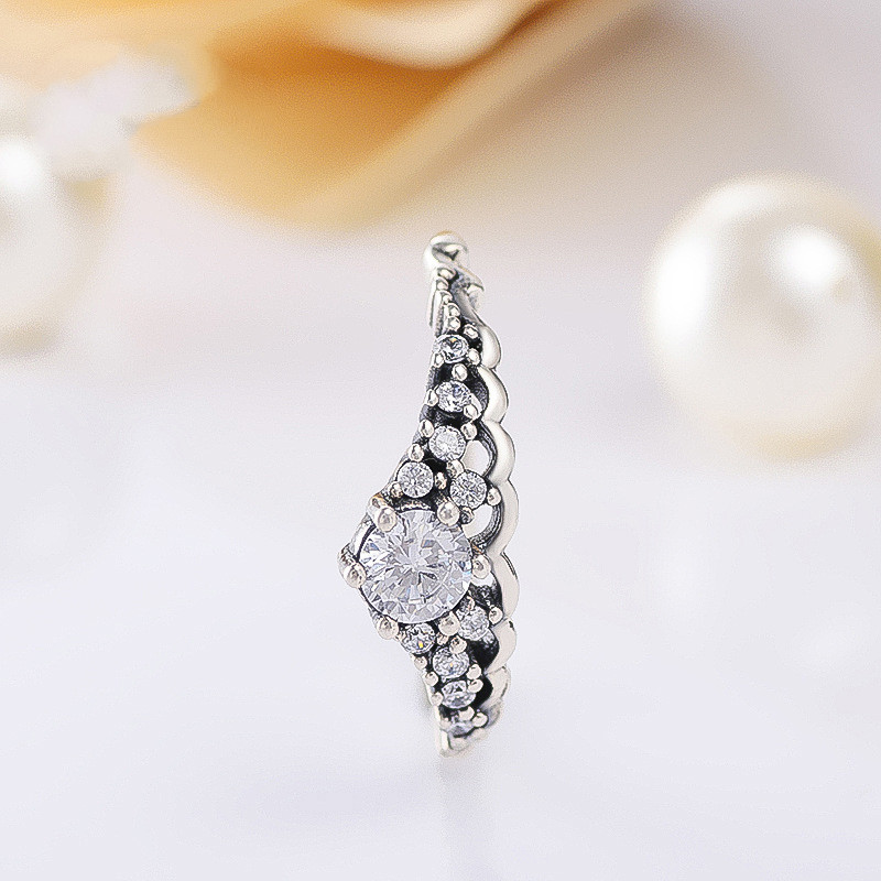 V-shaped zircon fairy tale crown ring