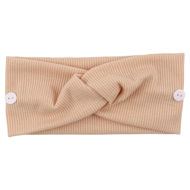 Broad-brimmed adult headdress