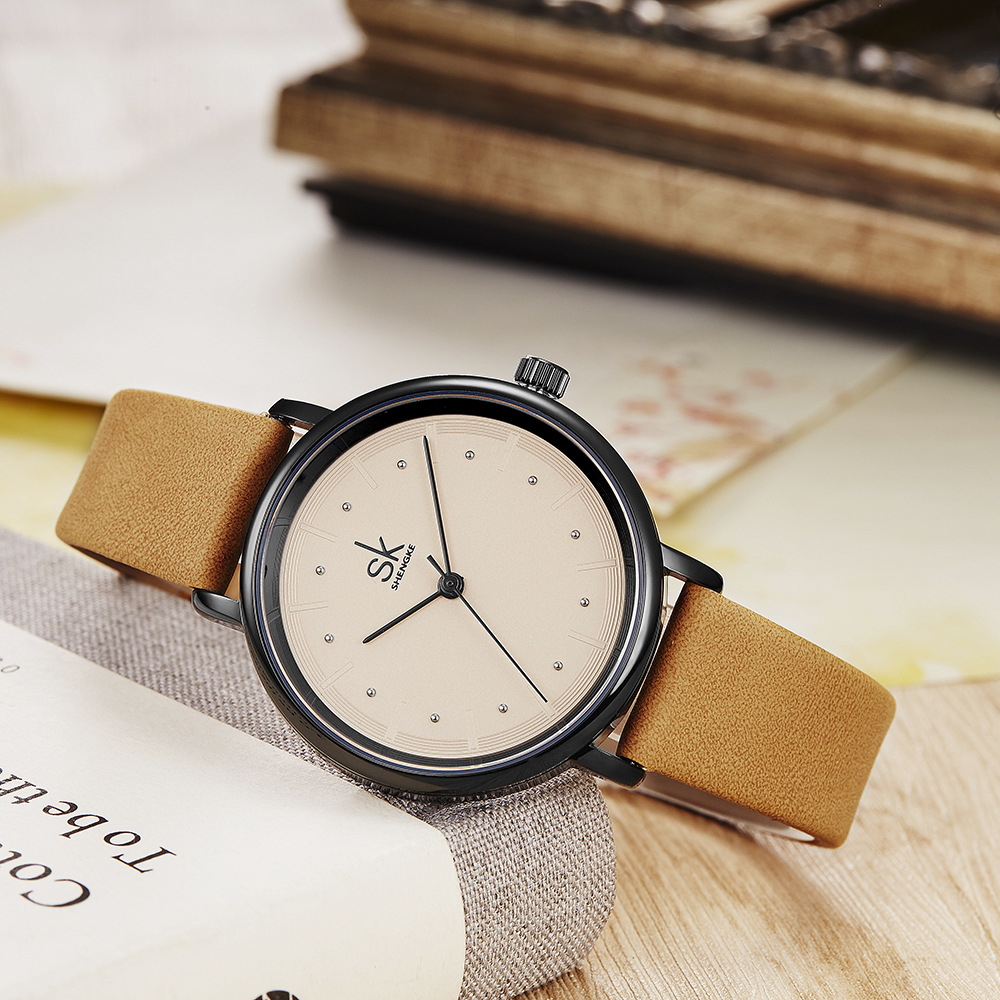 ساعة دائرية بحزام ميكروفايبر مقاومة للماء ومزودة بحركة كوارتز بتصميم عصري