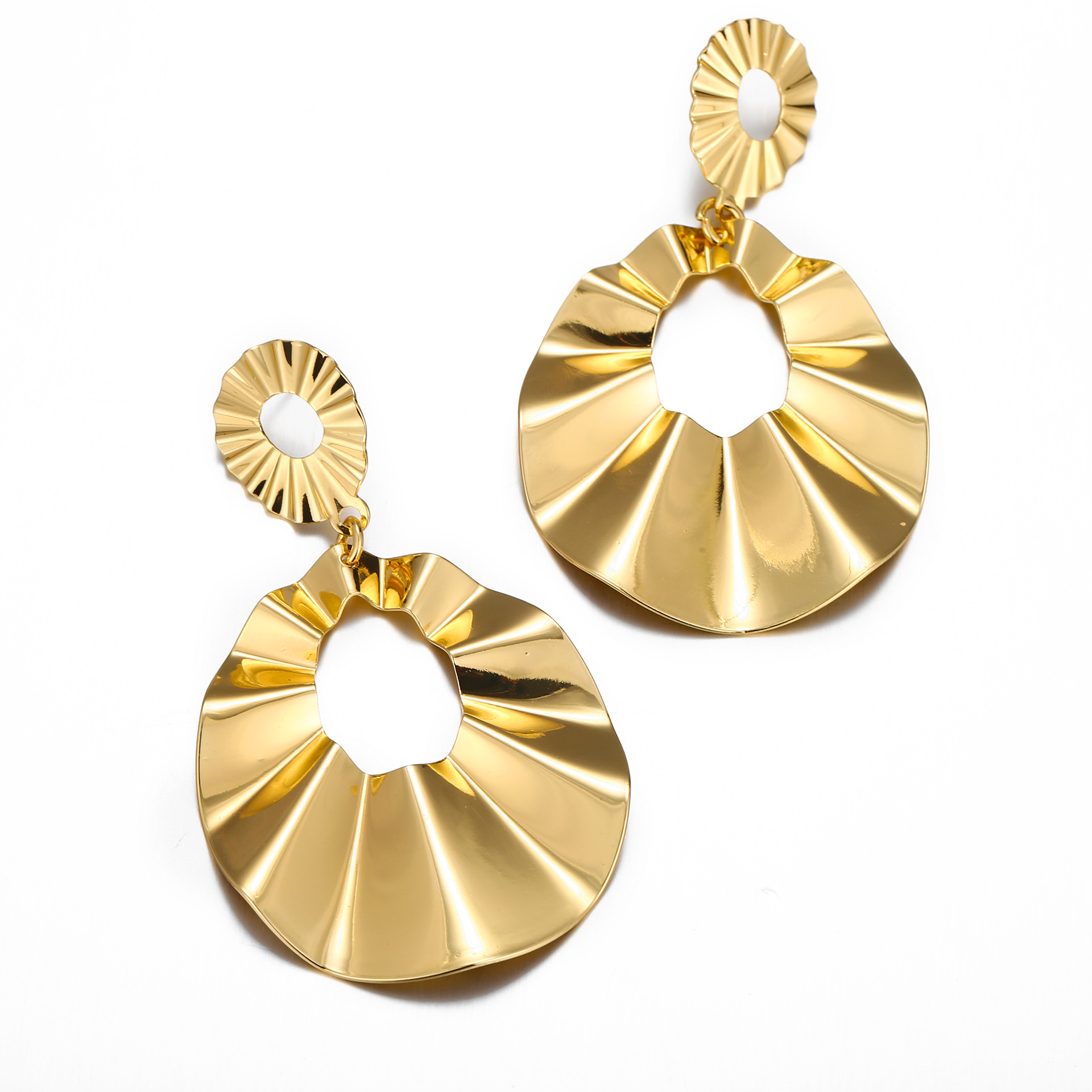 Hollow corrugated circle metal ear