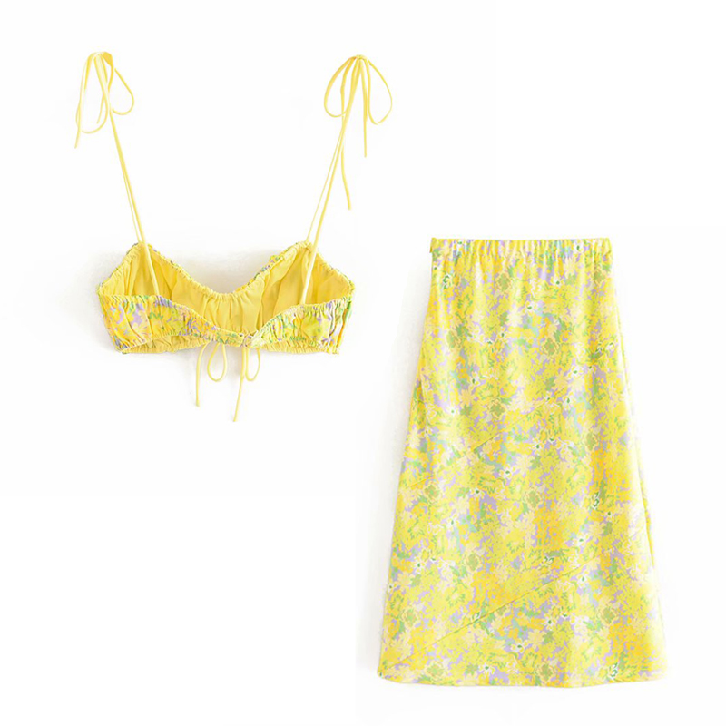French light yellow green leaf top