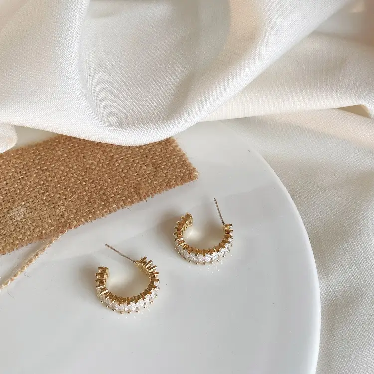 Simple micro-inlaid zircon earrings