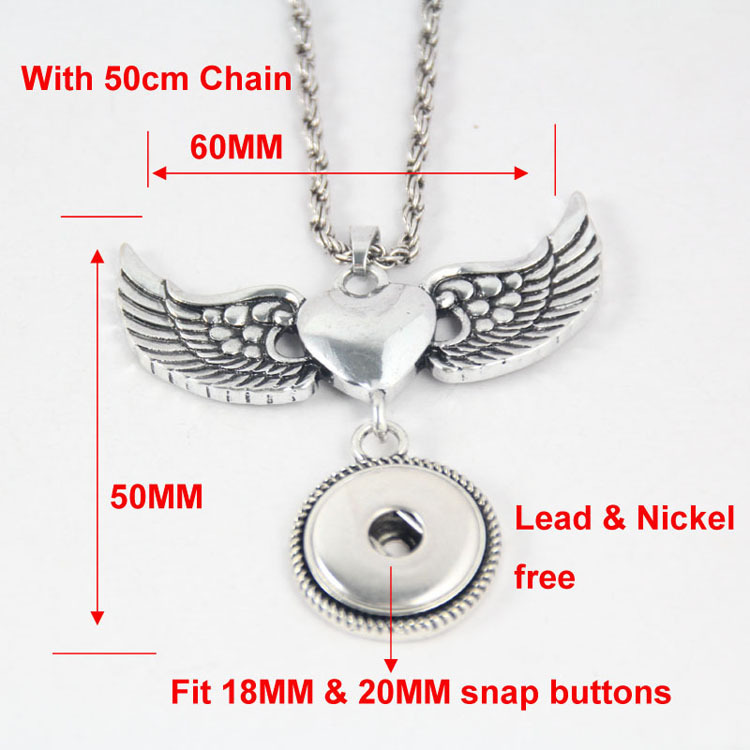 قلادة بتعليقة زر بأجنحة الملائكة