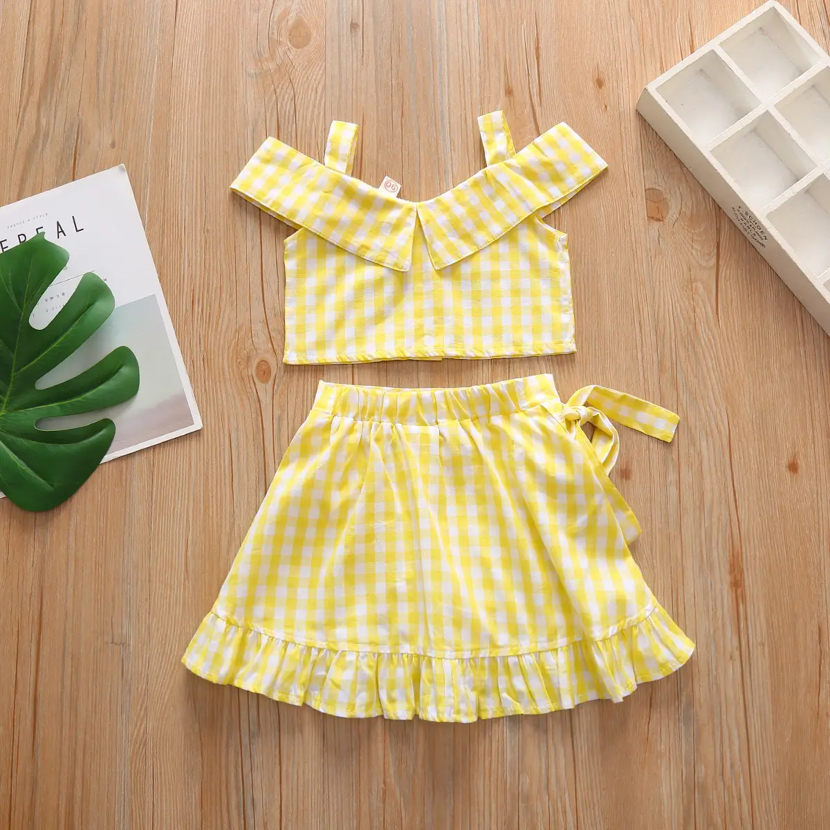 Two-piece skirt with flying sleeves and ruffles