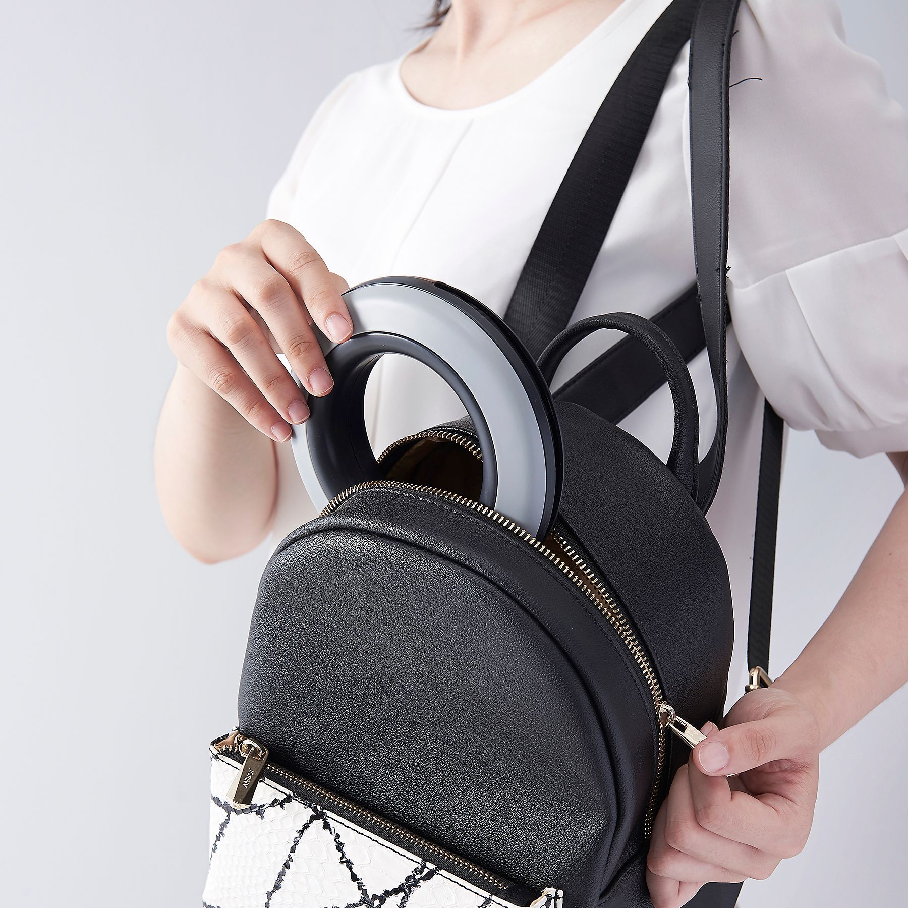 Rotating shopping bag folding storage bag