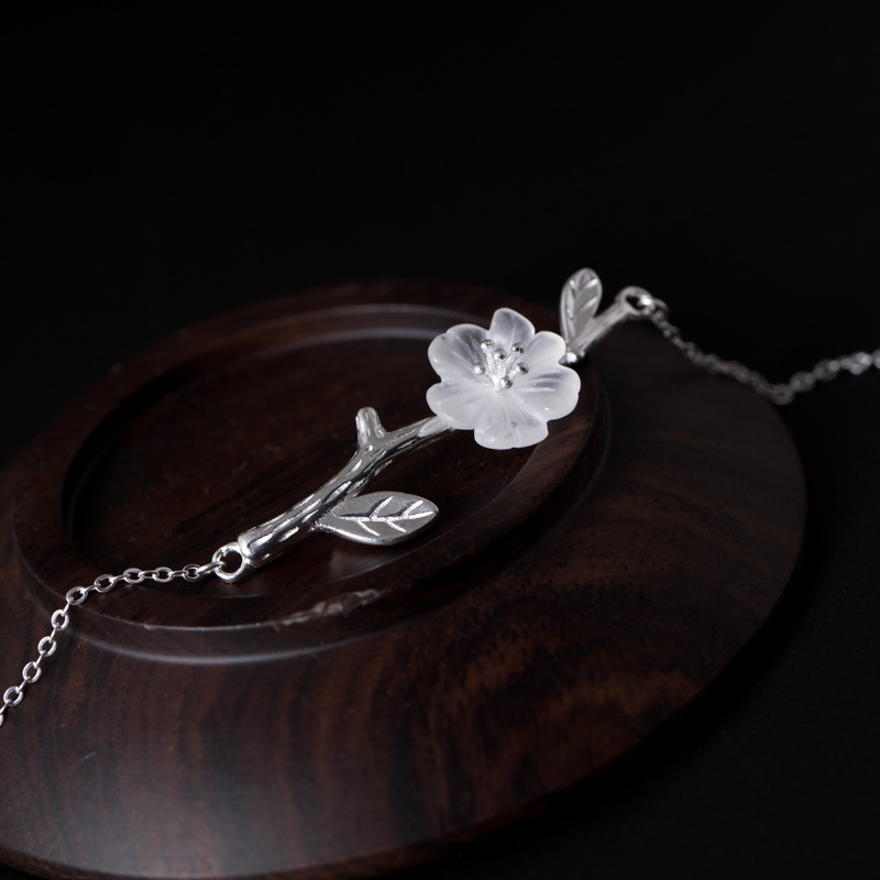 Natural crystal carved necklace