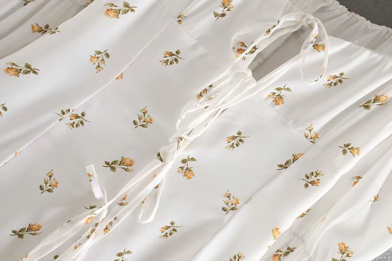 Sexy dress with square neckline