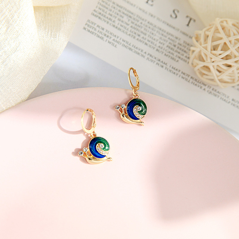 Temperament Diamond Snail Earrings