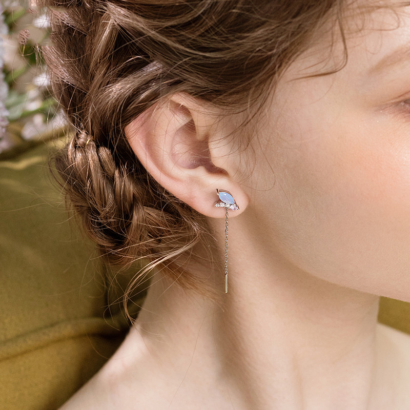 Waiting for the flower earrings