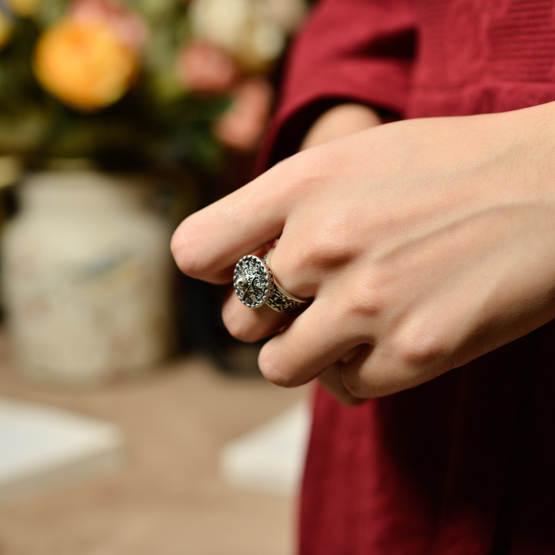 Hollow pattern six word ring