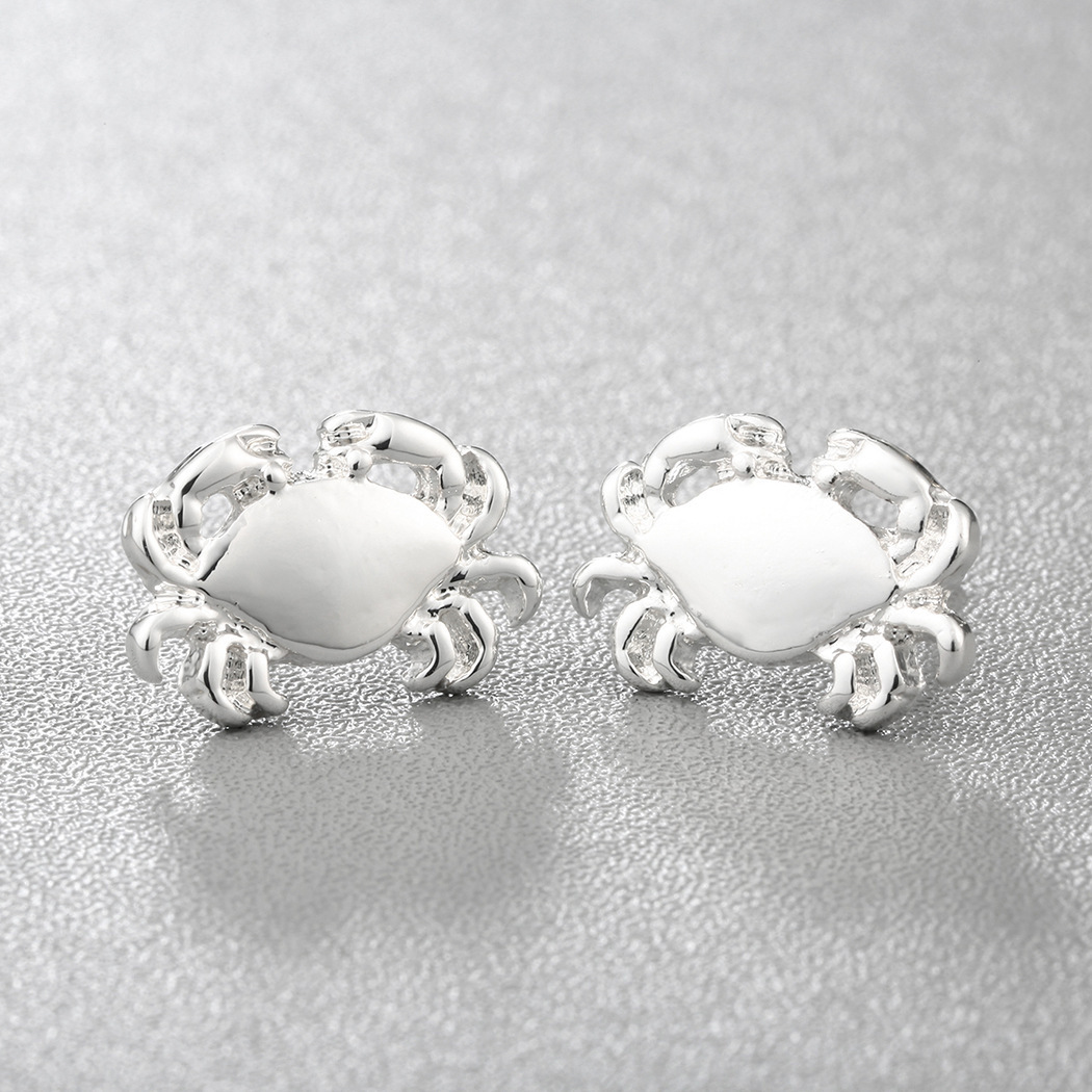 Mini crab ear studs