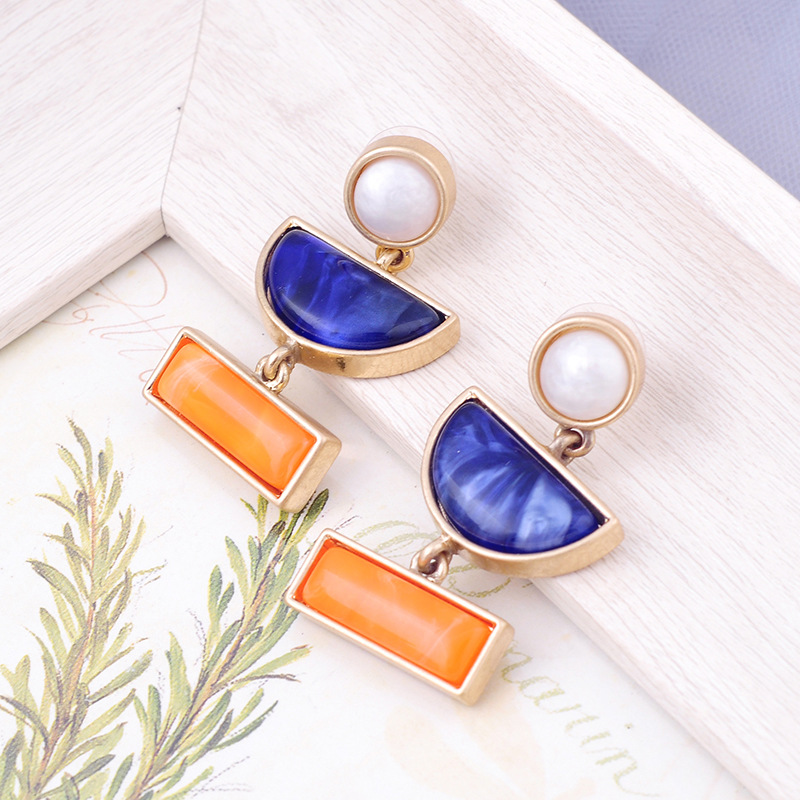 Pearl resin earrings