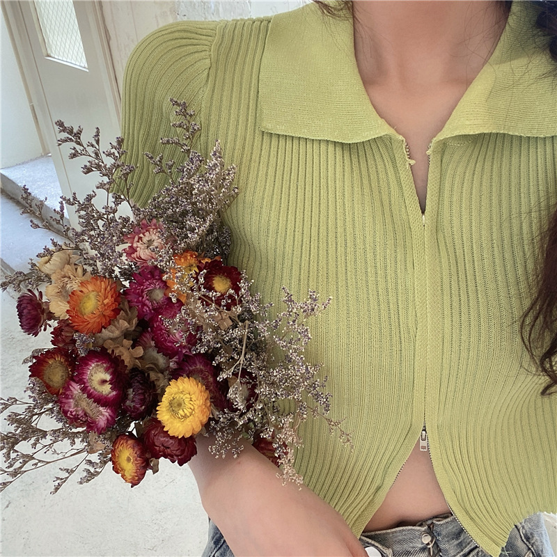 Navel-exposed thin sweater