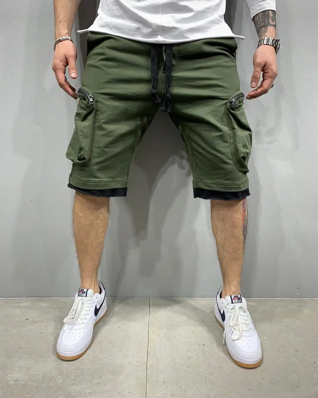 Fitness shorts with multiple pockets