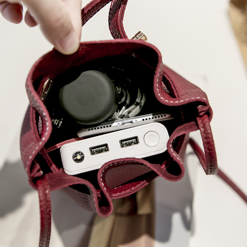 حقيبة دلو بنقشة الليتشي المتناسقة