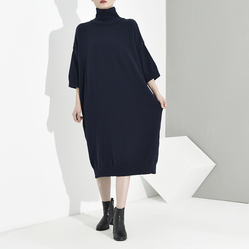 فستان نسائي طويل بياقة عالية