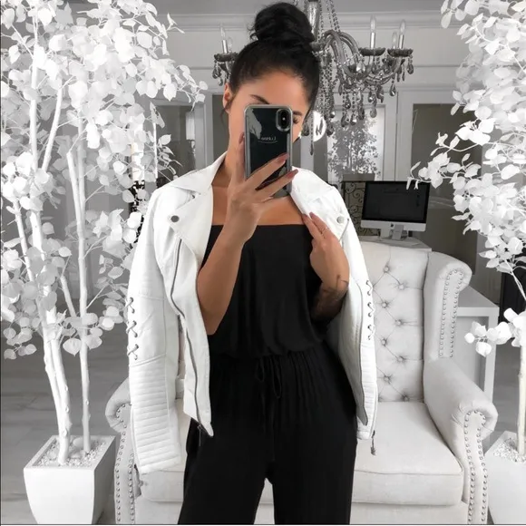 One line neck slim short sleeved stitching jumpsuit Black - Shop at LoveMi