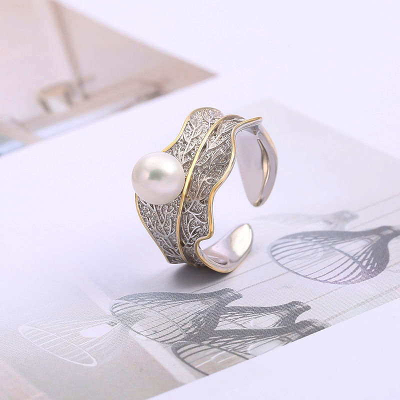 Fashion simple pearl ring