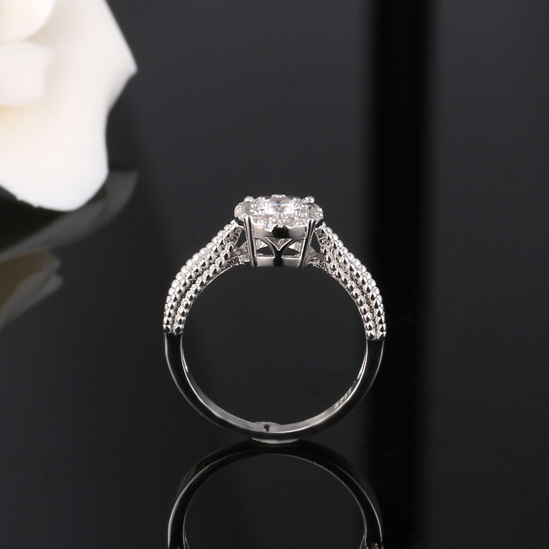Creative twist four prong ring