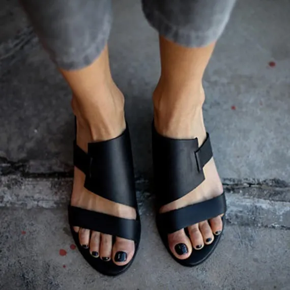 Flat sandals and slippers - Black