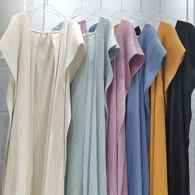 Loose one line collar dress