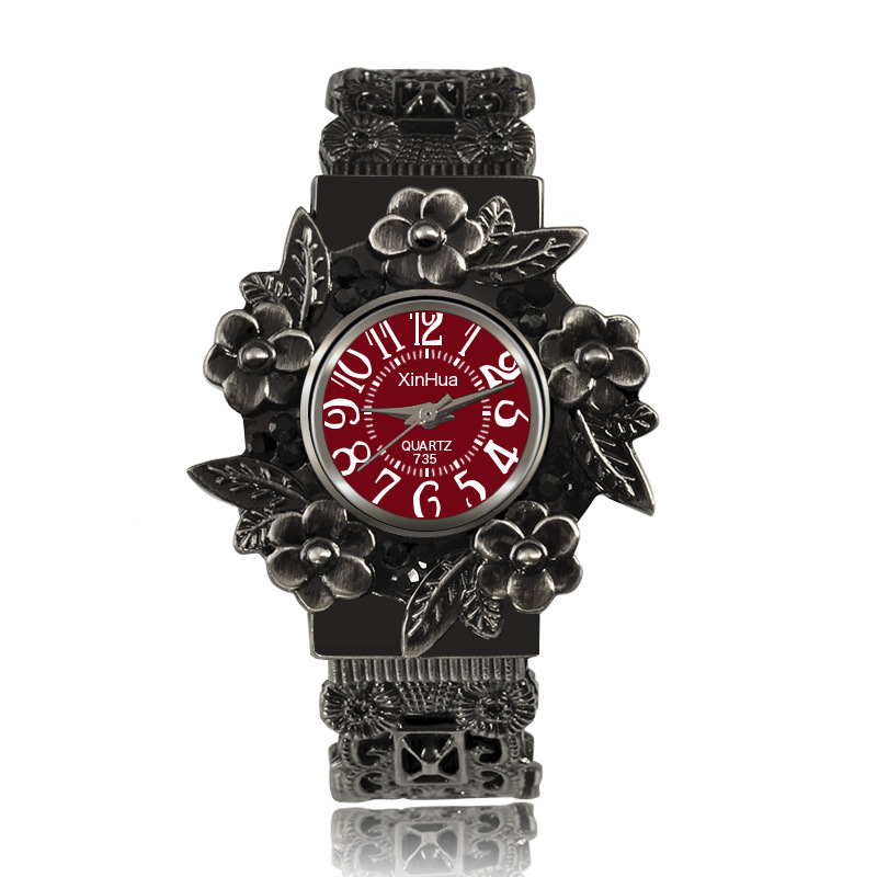 Embossed flower quartz watch