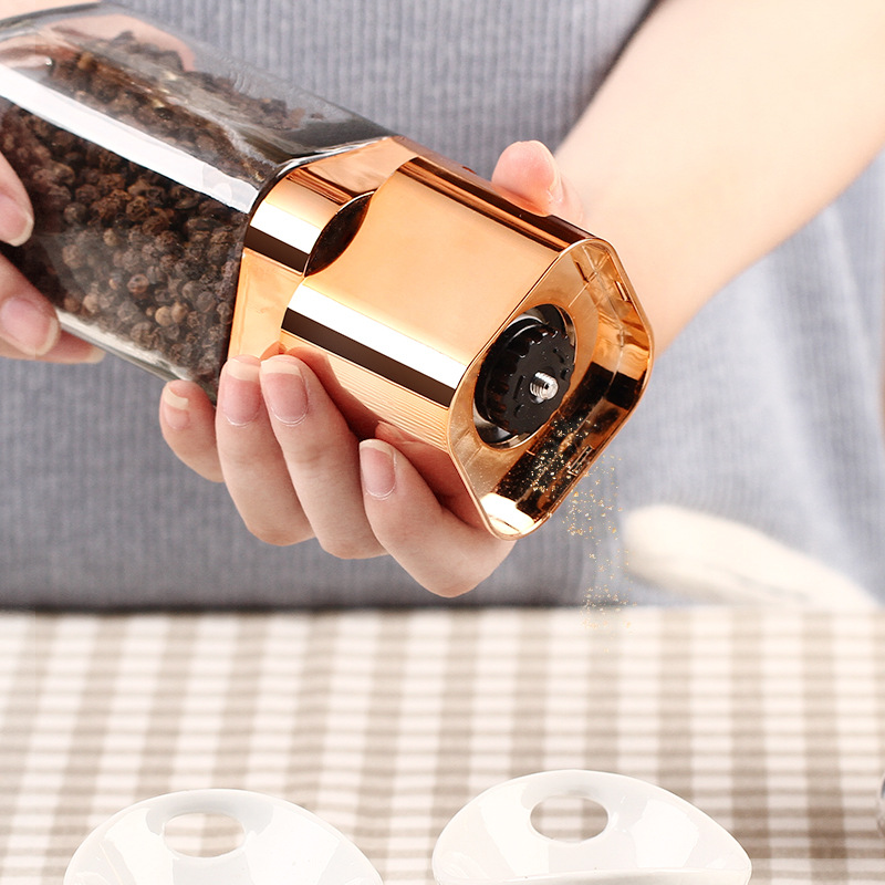 Manual pepper grinder