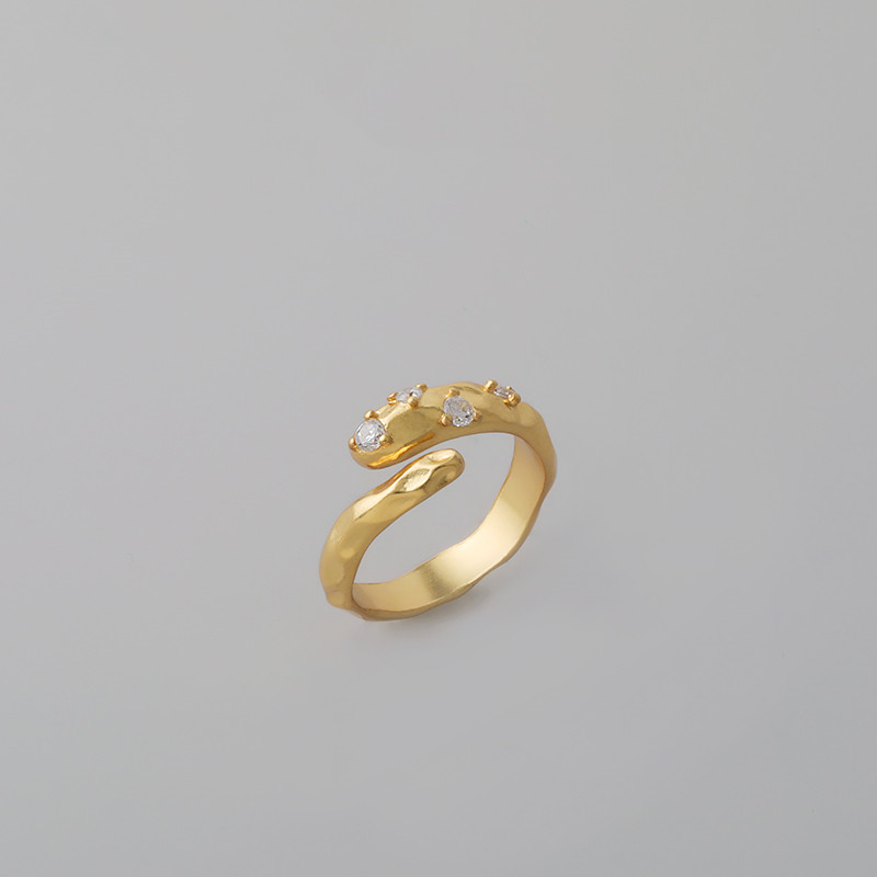 Golden vine ring