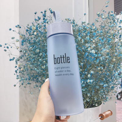 Boys and girls carry rope portable water cup