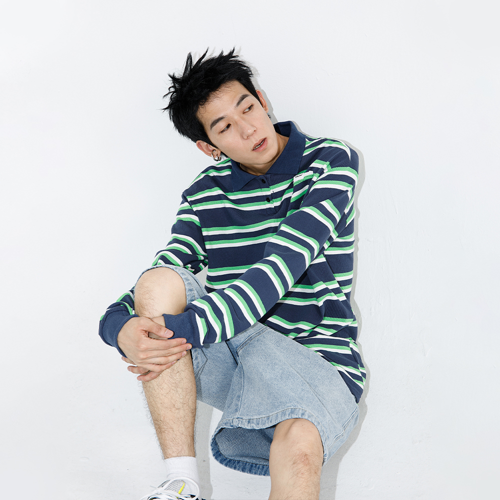 Basic knitted polo shirt with small pockets and stripes