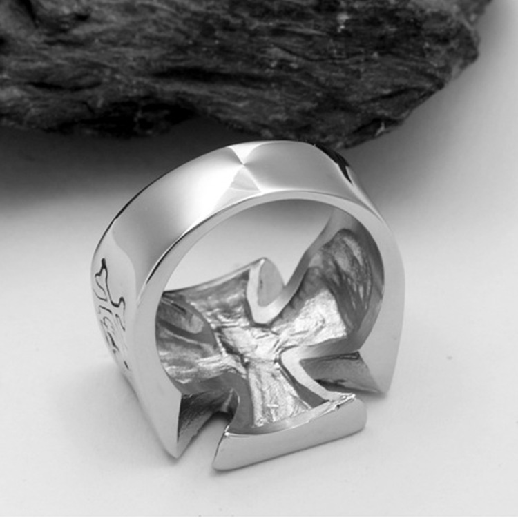 Stainless steel skull ring greased