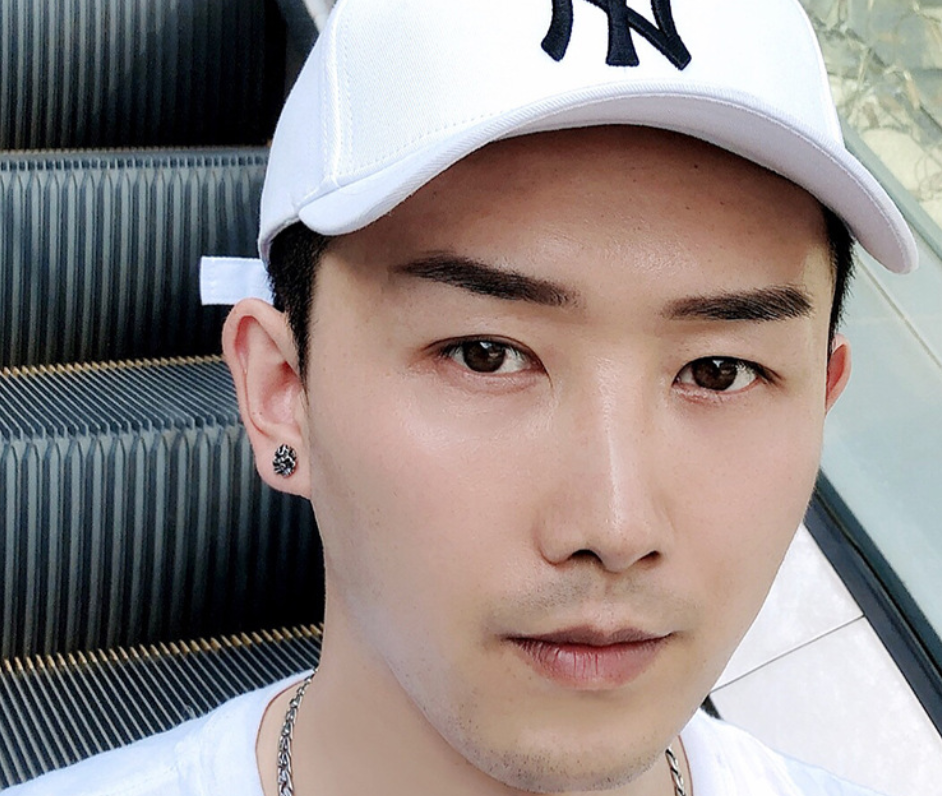 Fashion skull ghost head man