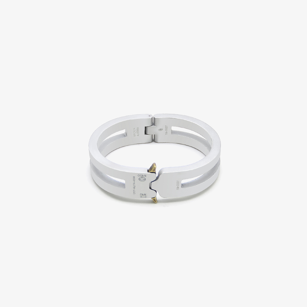 Functional wind bracelet
