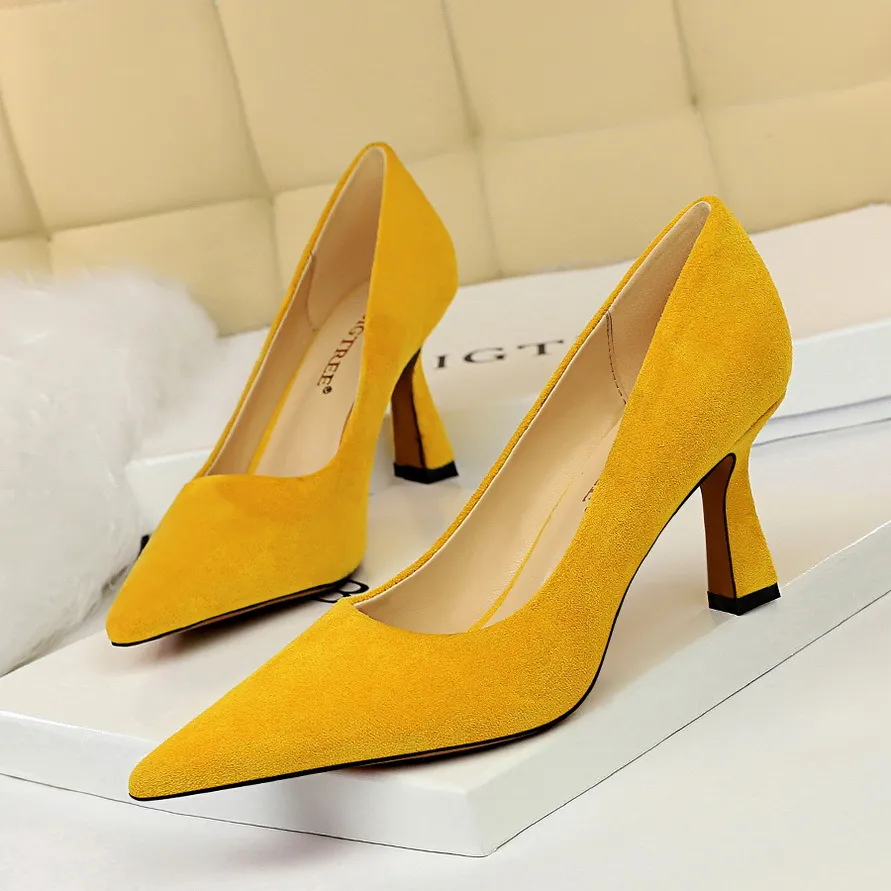 Pointed suede high heels - Yellow