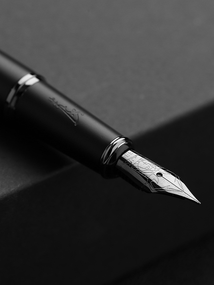Close up of the nib and metallic barrel