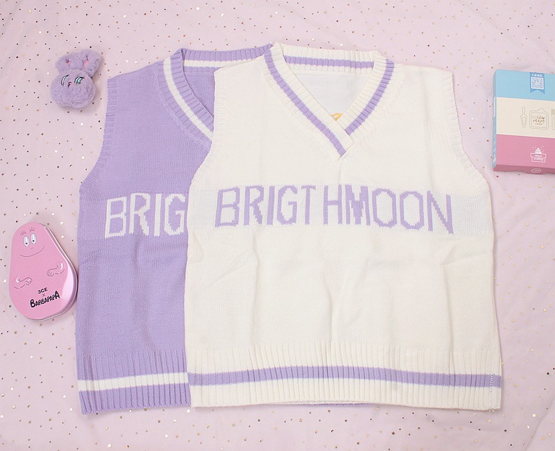 Girl's loose sweater vest