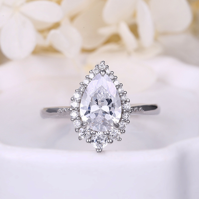 Water drop zircon ring