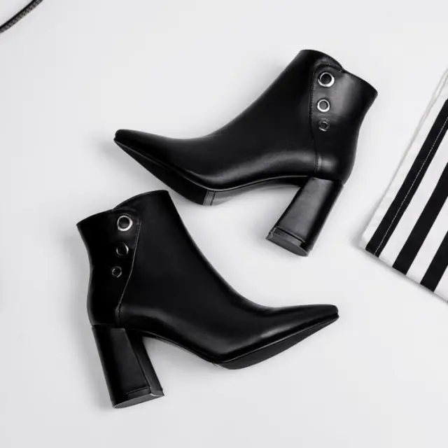 Pointed toe chunky heel boots Black - Shop at LoveMi