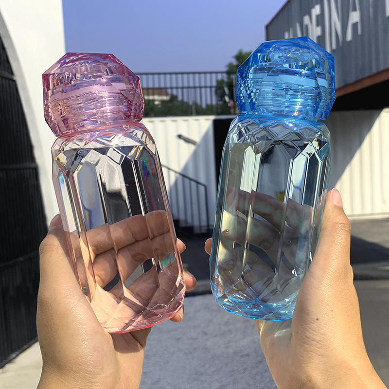 Rhombus drop resistant plastic water cup