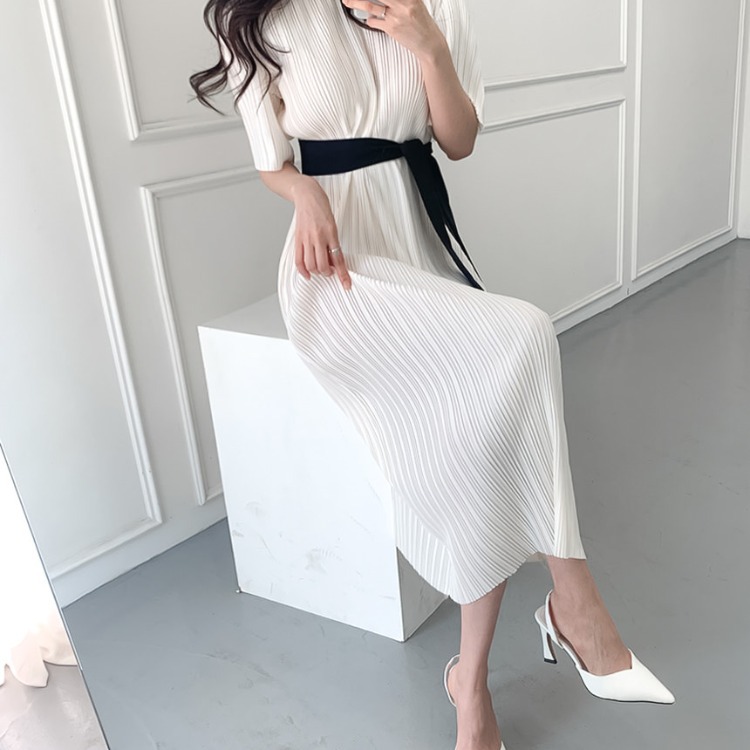Simple color matching round neck pleated tie dress women